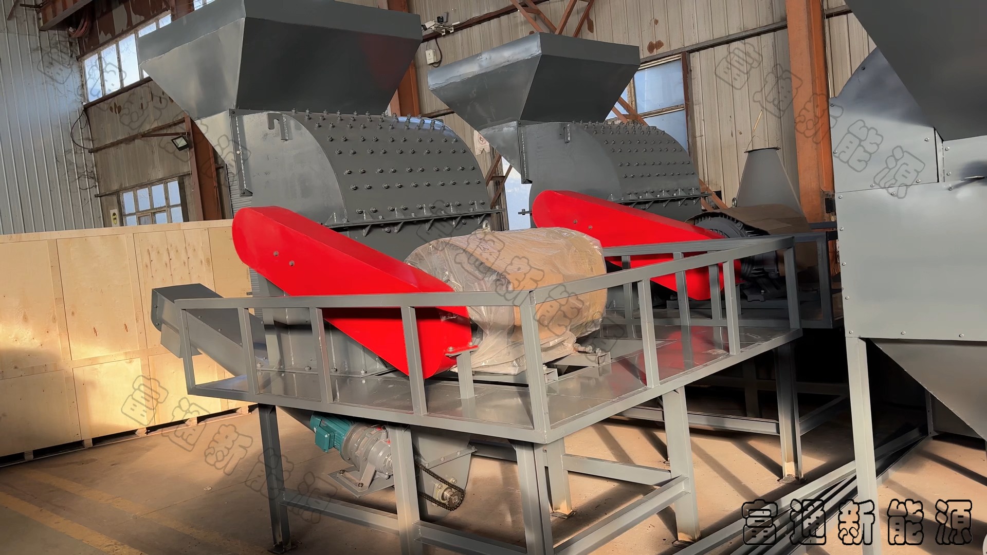 兩臺下出料1000型木材粉碎機順利完工，即將發(fā)貨